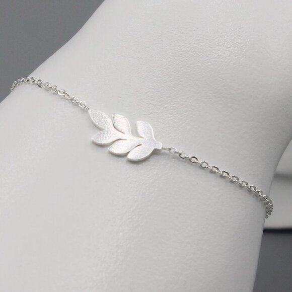 Jewelry bracelet leaf nature small dainty simple modern silver tone new - Picture 2 of 7